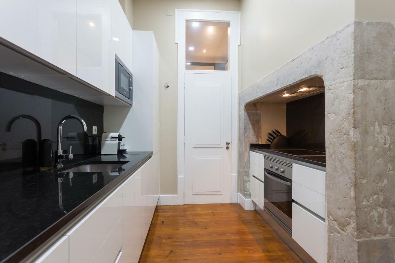 Baixa Vintage Three-Bedroom Apartment - By Lu Holidays Lisbona Esterno foto